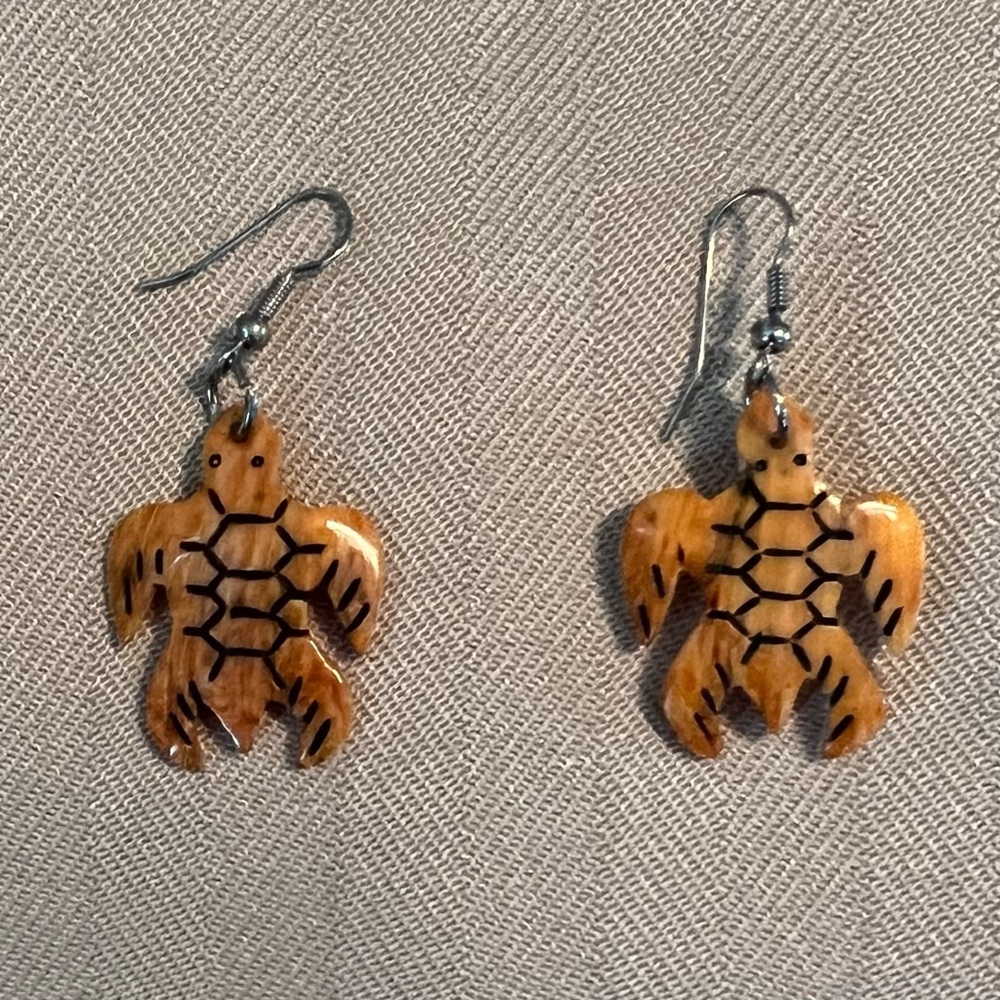 Carved Spiny Oyster Shell Turtle Earrings